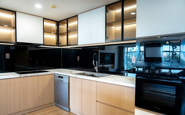 Découvrez comment choisir des affiches cocktail pour une déco raffinée